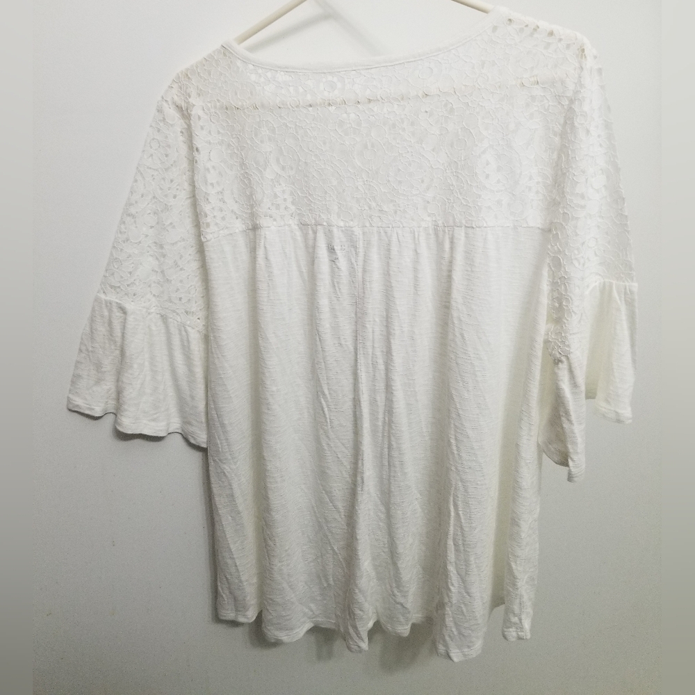 Color 1/3: white bell sleeve w lace A New Approach top - Picture 5 of 5